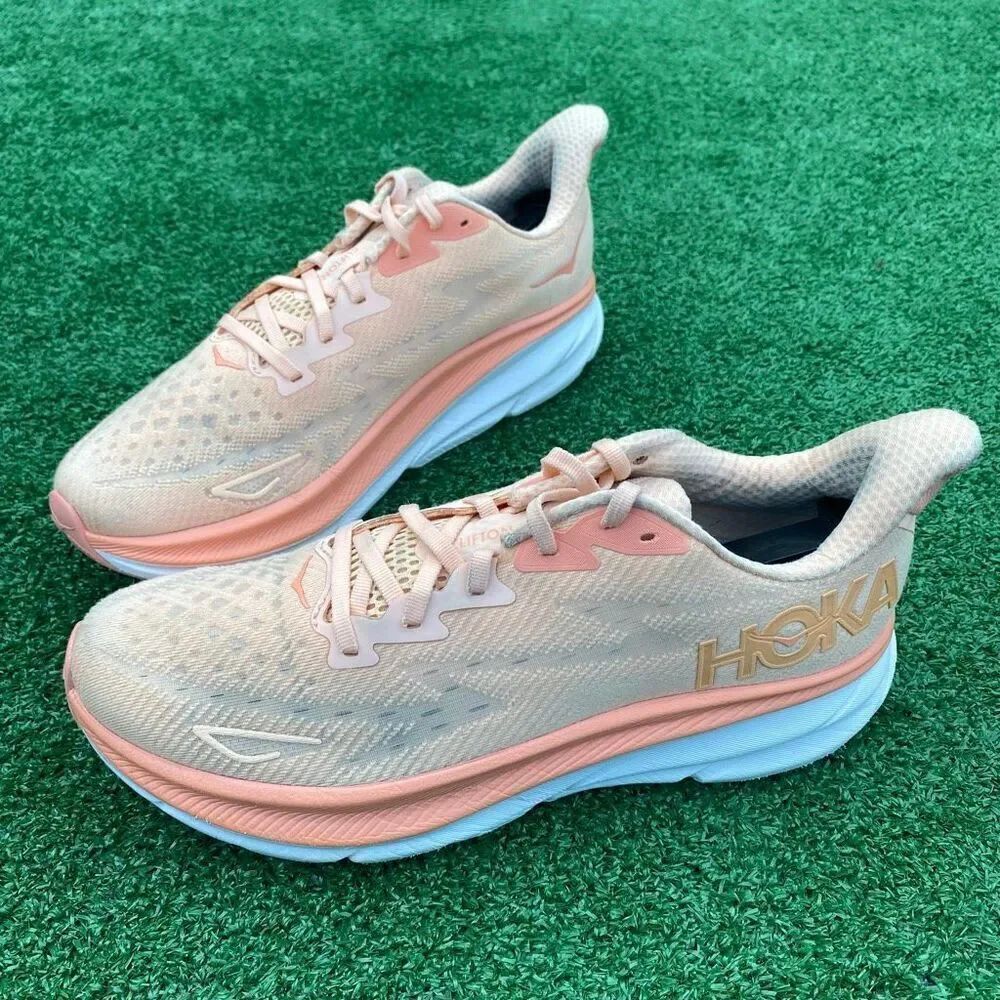 HOKA ONE ONE CLIFTON 9 - Women’s Running Shoes - SIZE 11B